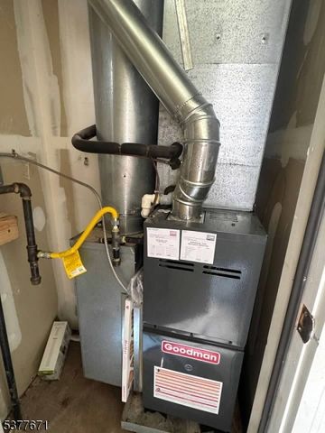 870 Honeybrook Cir, Lopatcong Twp., NJ 08886