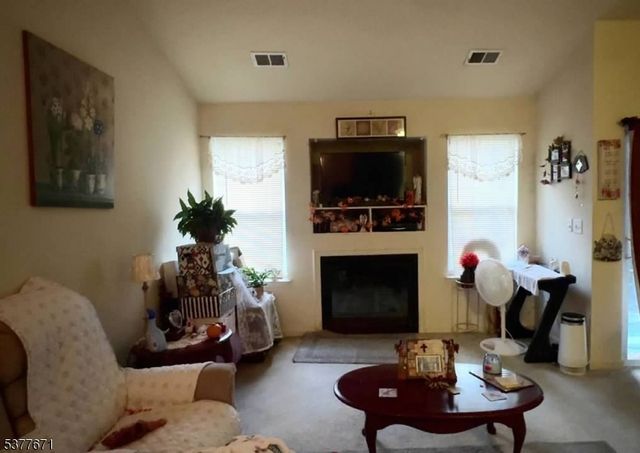 870 Honeybrook Cir, Lopatcong Twp., NJ 08886