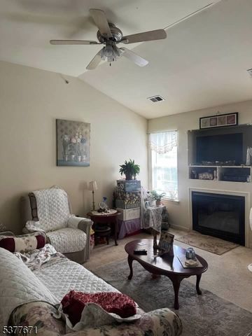 870 Honeybrook Cir, Lopatcong Twp., NJ 08886