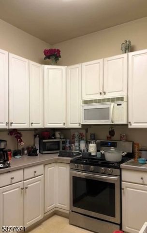 870 Honeybrook Cir, Lopatcong Twp., NJ 08886