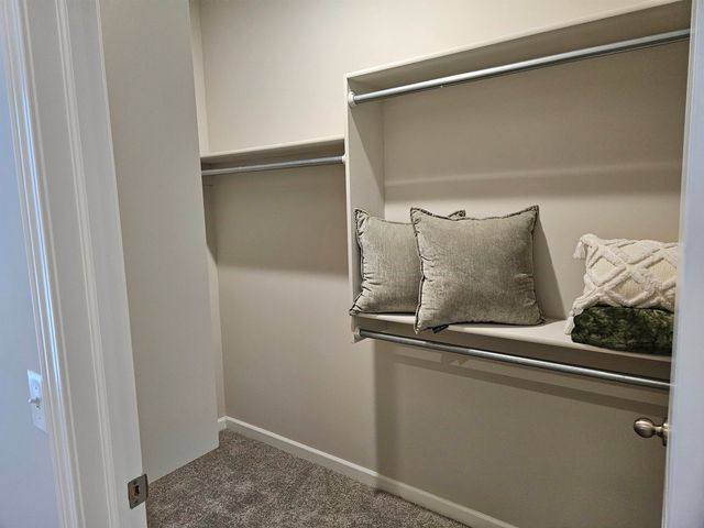 1018 N Forestview Ct, Wichita, KS 67235