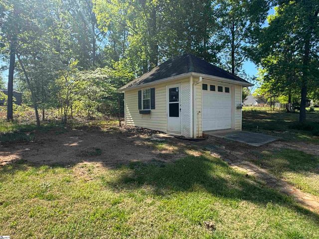 950 Spring Valley Road, Inman, SC 29349