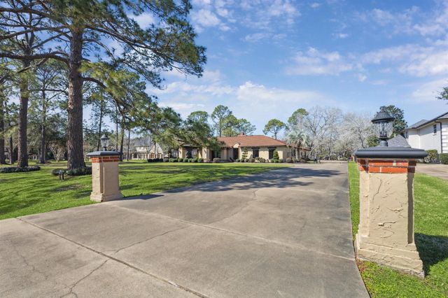 1004 Tall Pines Drive, Friendswood, TX 77546