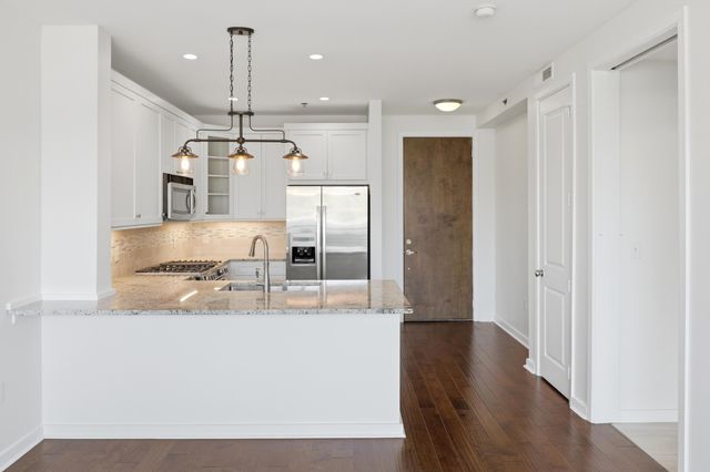200 Manufacturers Road Apt 619, Chattanooga, TN 37405