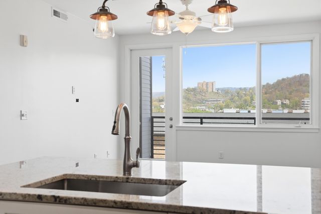 200 Manufacturers Road Apt 619, Chattanooga, TN 37405