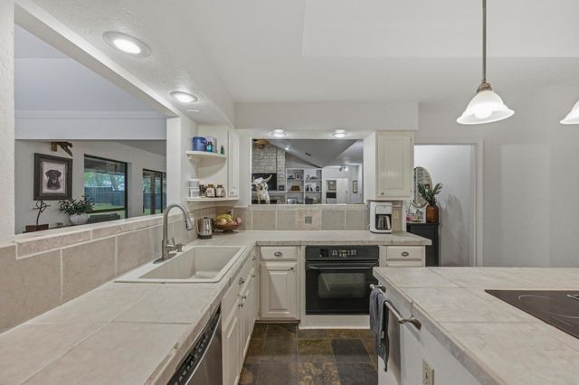 137 Long Wood Ave, Lakeway, TX 78734