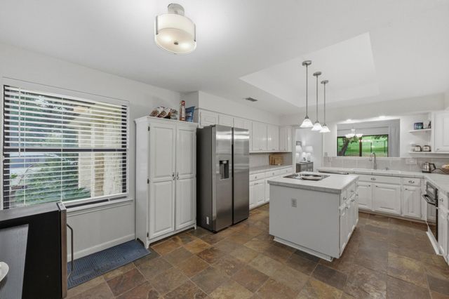 137 Long Wood Ave, Lakeway, TX 78734