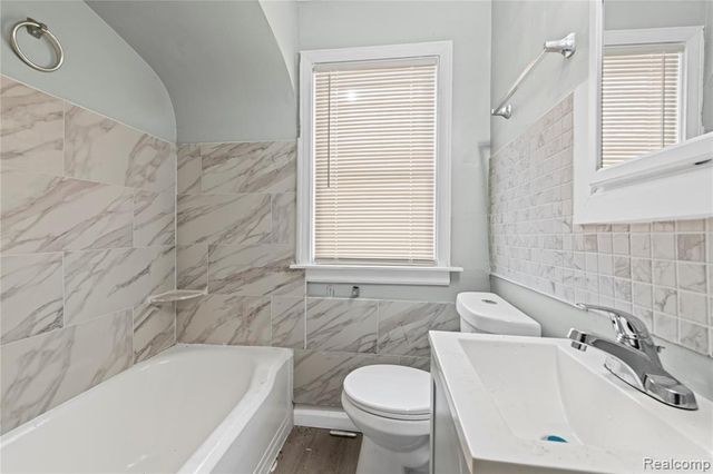 20508 Kenosha Street, Harper Woods, MI 48225