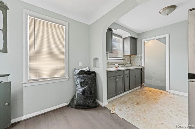 20508 Kenosha Street, Harper Woods, MI 48225