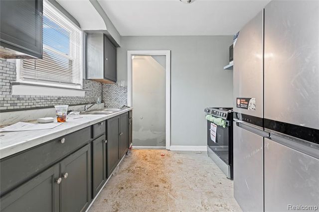 20508 Kenosha Street, Harper Woods, MI 48225