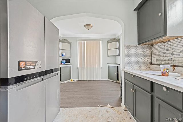 20508 Kenosha Street, Harper Woods, MI 48225