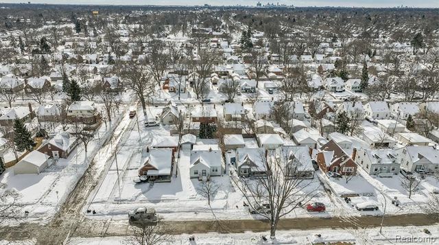 20508 Kenosha Street, Harper Woods, MI 48225