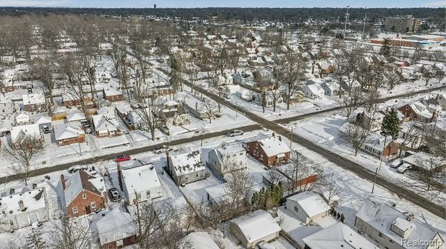 20508 Kenosha Street, Harper Woods, MI 48225