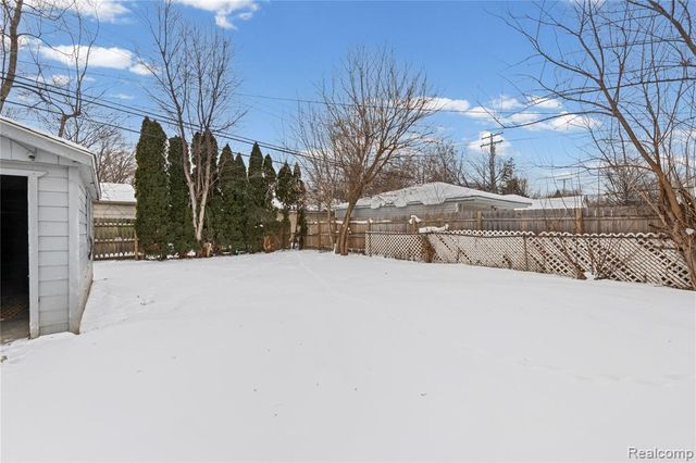 20508 Kenosha Street, Harper Woods, MI 48225