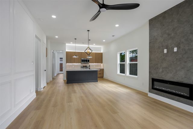 2555 Hooper Street, Dallas, TX 75215