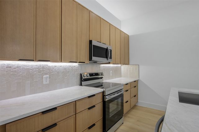 2555 Hooper Street, Dallas, TX 75215