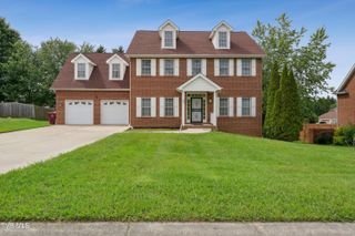 1402 Lake Ridge Square, Johnson City, TN 37601