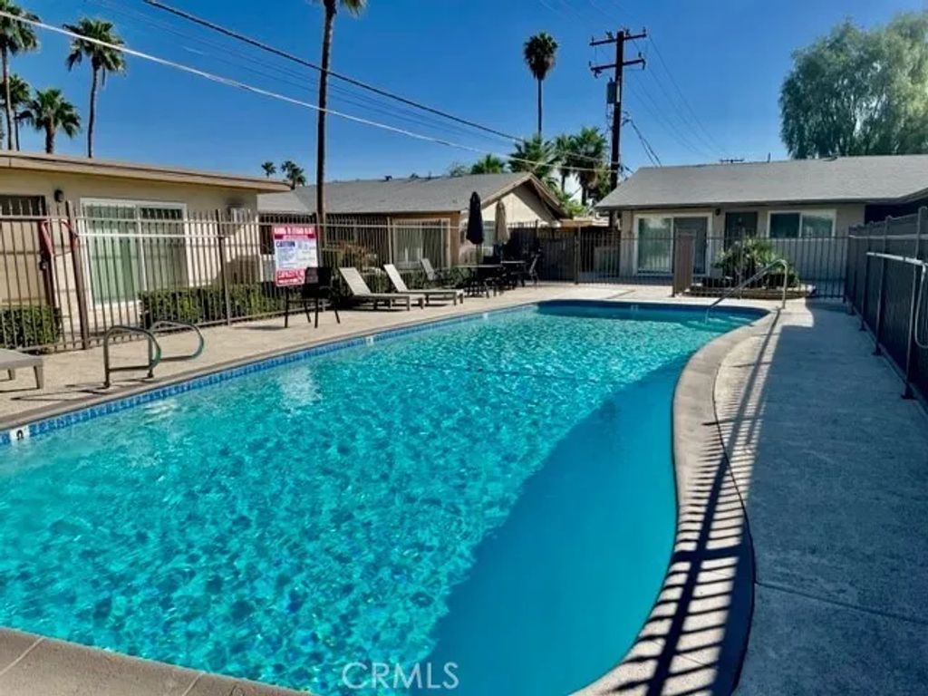 685 E Vista Chino A, Palm Springs, CA 92262