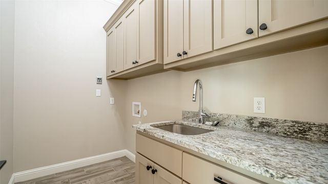 2407 Vineyard Drive, Granbury, TX 76048