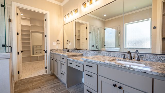 2407 Vineyard Drive, Granbury, TX 76048