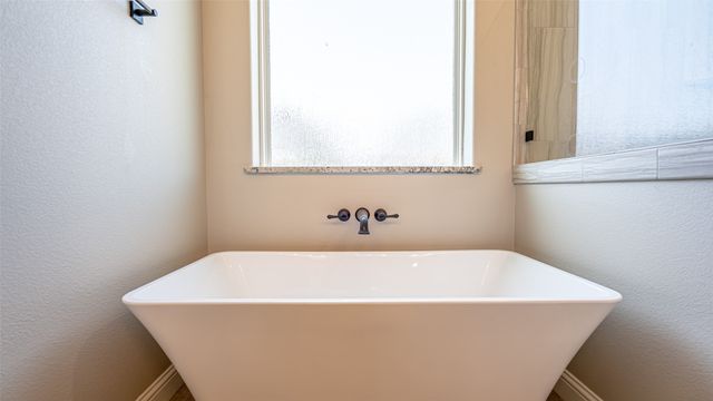 2407 Vineyard Drive, Granbury, TX 76048