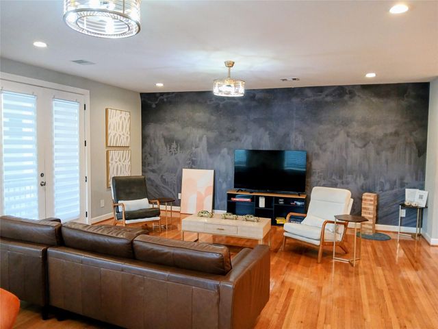 3333 Kilgore Street, Houston, TX 77021