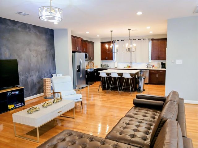 3333 Kilgore Street, Houston, TX 77021