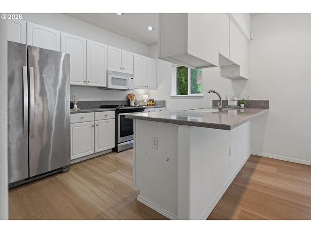 6009 Sw 33RD Pl, Portland, OR 97239