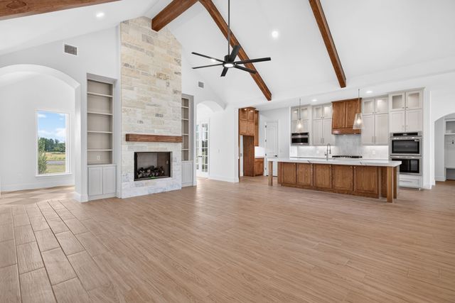 129 Heritage Springs Drive, Weatherford, TX 76087
