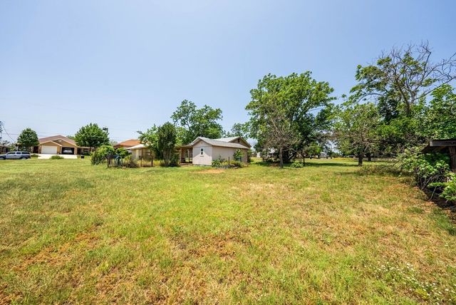 201 E Highway St, Fredericksburg, TX 78624