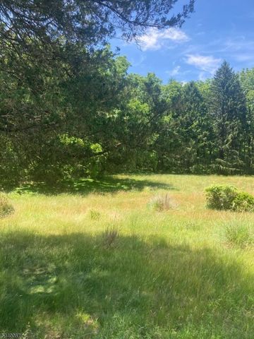 16 Springside Dr, High Bridge Boro, NJ 08829