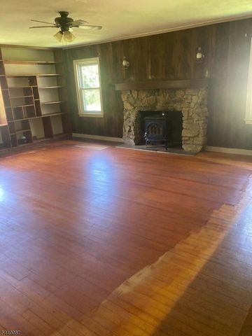 16 Springside Dr, High Bridge Boro, NJ 08829
