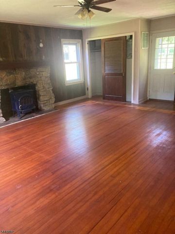 16 Springside Dr, High Bridge Boro, NJ 08829