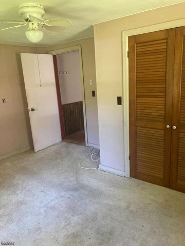 16 Springside Dr, High Bridge Boro, NJ 08829