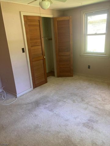 16 Springside Dr, High Bridge Boro, NJ 08829