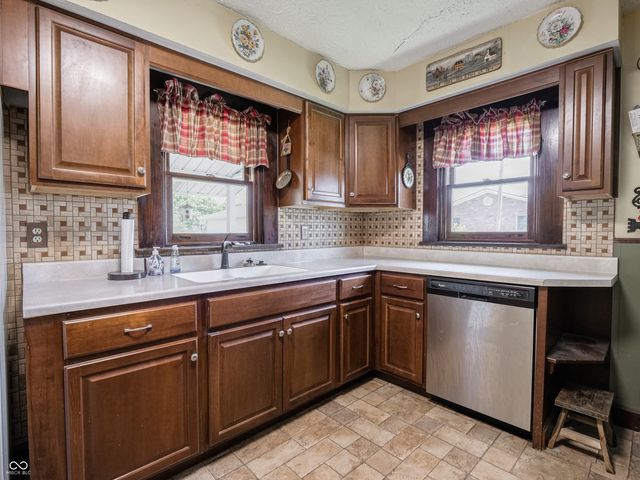 1556 E 400 S, Greenfield, IN 46140