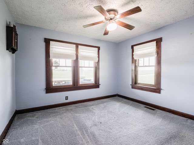 1556 E 400 S, Greenfield, IN 46140