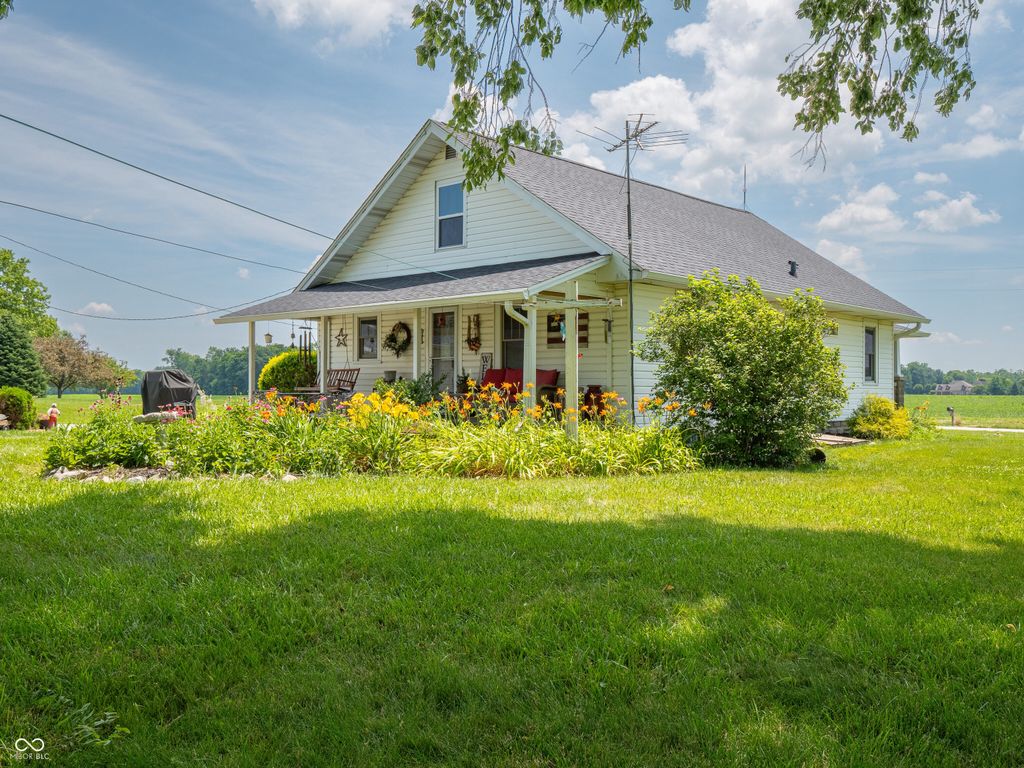 1556 E 400 S, Greenfield, IN 46140