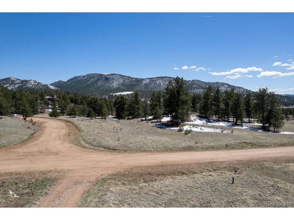 70 Sioux Cir, Florissant, CO 80816