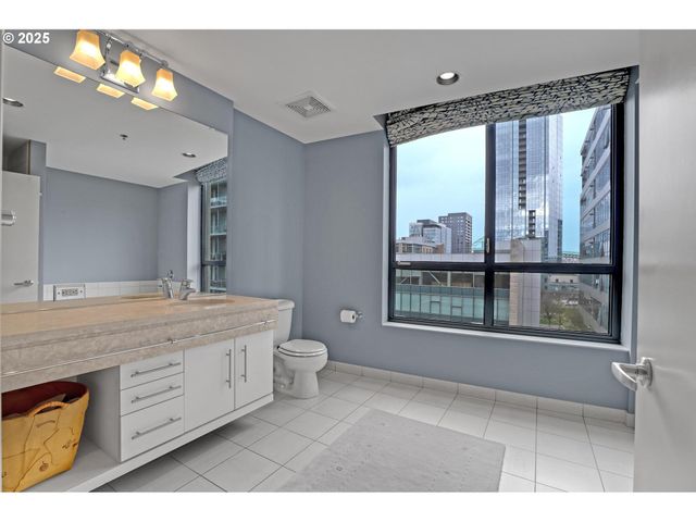 922 Nw 11TH Ave 602, Portland, OR 97209