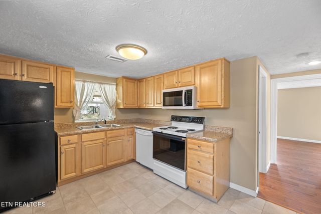 1609 Paris Rd, Knoxville, TN 37912