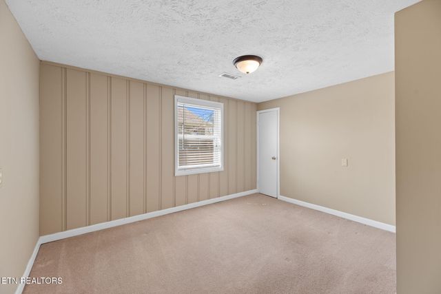 1609 Paris Rd, Knoxville, TN 37912