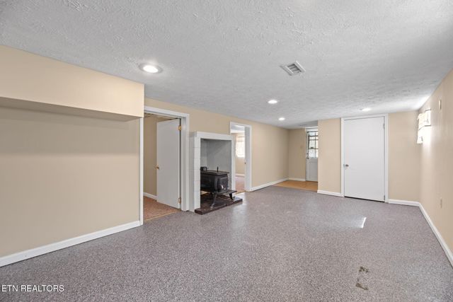 1609 Paris Rd, Knoxville, TN 37912