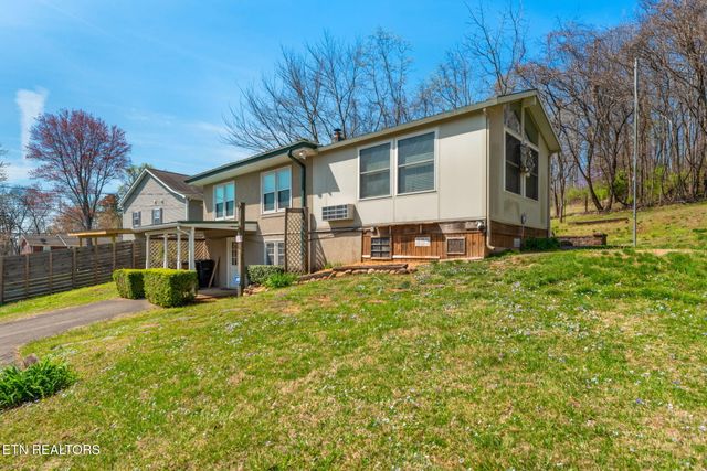 1609 Paris Rd, Knoxville, TN 37912