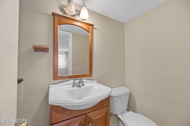 1609 Paris Rd, Knoxville, TN 37912
