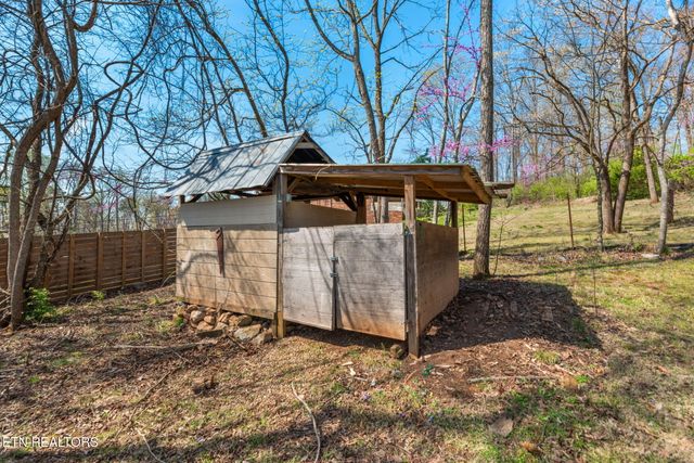 1609 Paris Rd, Knoxville, TN 37912
