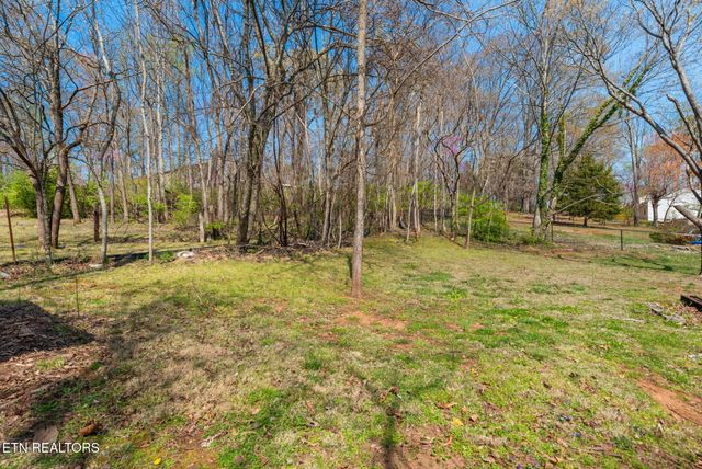 1609 Paris Rd, Knoxville, TN 37912