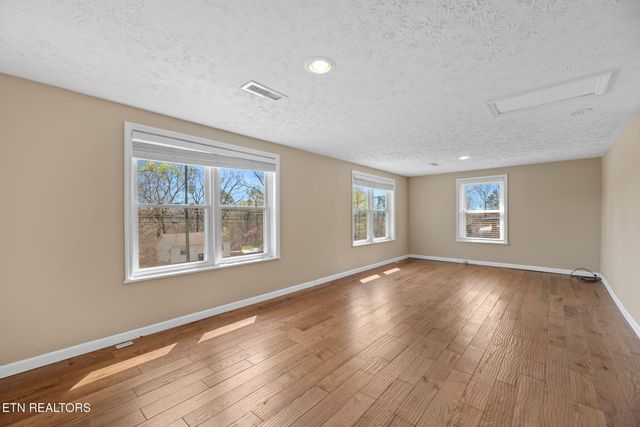 1609 Paris Rd, Knoxville, TN 37912