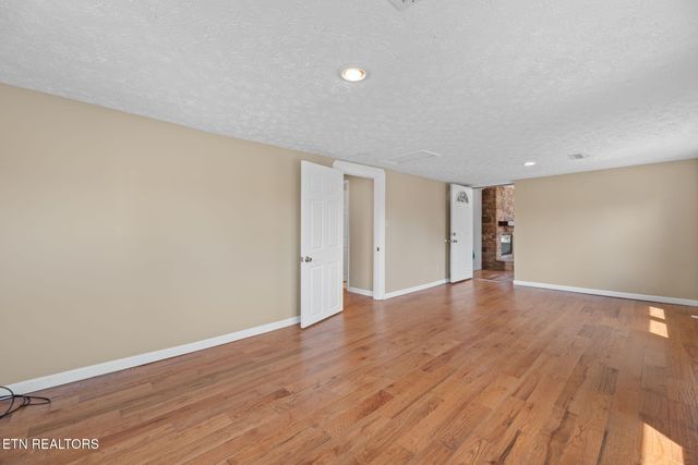 1609 Paris Rd, Knoxville, TN 37912