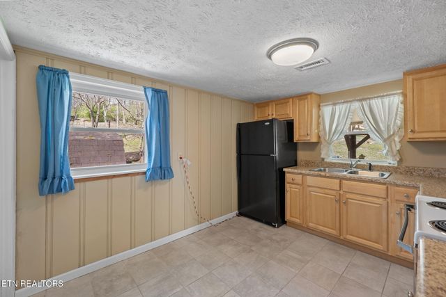 1609 Paris Rd, Knoxville, TN 37912